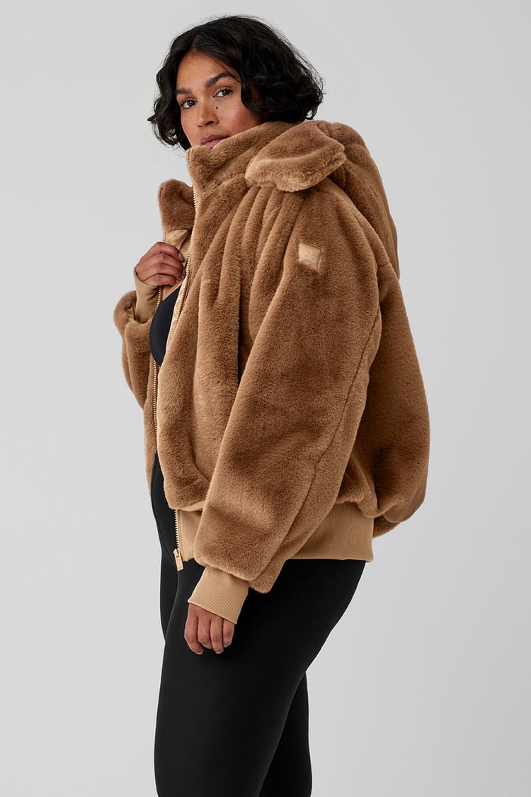 ALO Yoga Foxy Sherpa Faux Fur Jacket , Women's Fashion, Activewear on  Carousell